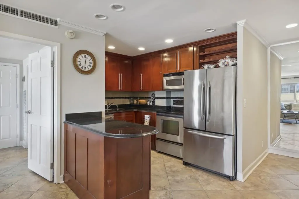 2285 Peachtree Road Ne Unit 1207, Atlanta, Georgia 30309, 1 Bedroom Bedrooms, ,1 BathroomBathrooms,Residential,For Sale,2285 Peachtree Road Ne Unit 1207,7552024