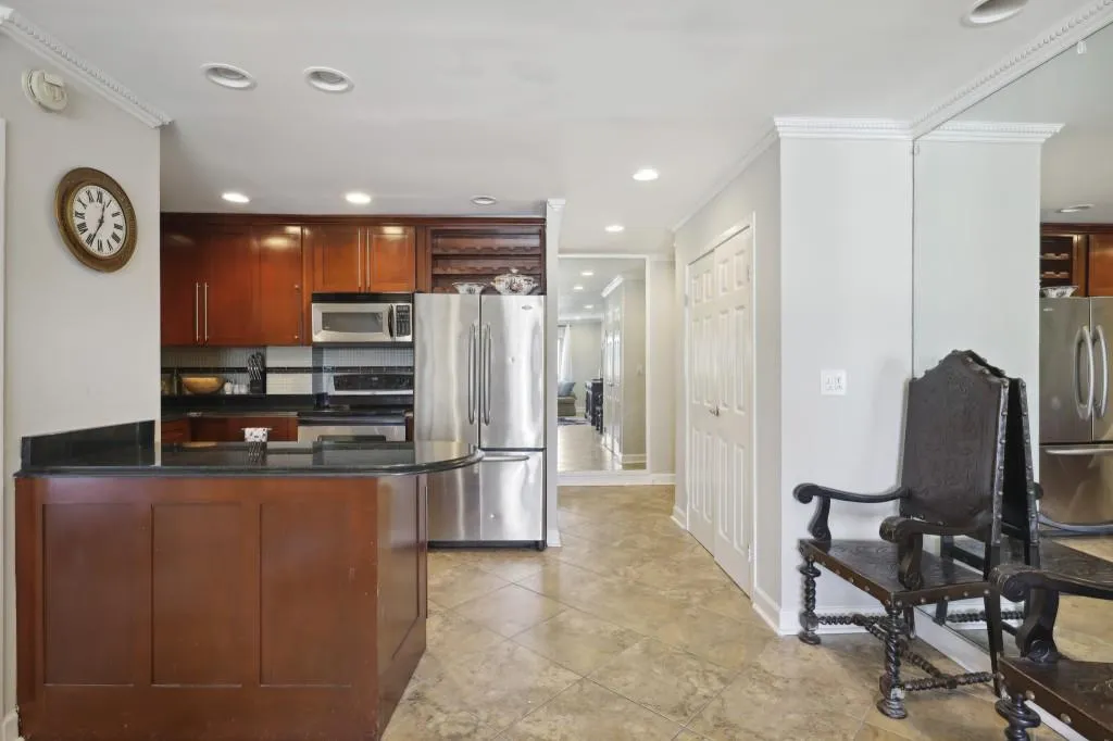 2285 Peachtree Road Ne Unit 1207, Atlanta, Georgia 30309, 1 Bedroom Bedrooms, ,1 BathroomBathrooms,Residential,For Sale,2285 Peachtree Road Ne Unit 1207,7552024
