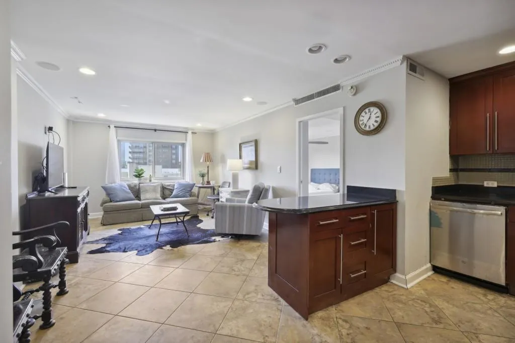 2285 Peachtree Road Ne Unit 1207, Atlanta, Georgia 30309, 1 Bedroom Bedrooms, ,1 BathroomBathrooms,Residential,For Sale,2285 Peachtree Road Ne Unit 1207,7552024