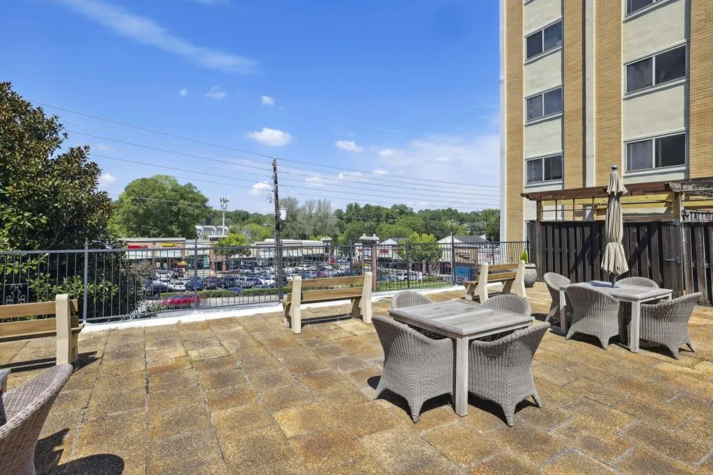 2285 Peachtree Road Ne Unit 1207, Atlanta, Georgia 30309, 1 Bedroom Bedrooms, ,1 BathroomBathrooms,Residential,For Sale,2285 Peachtree Road Ne Unit 1207,7552024