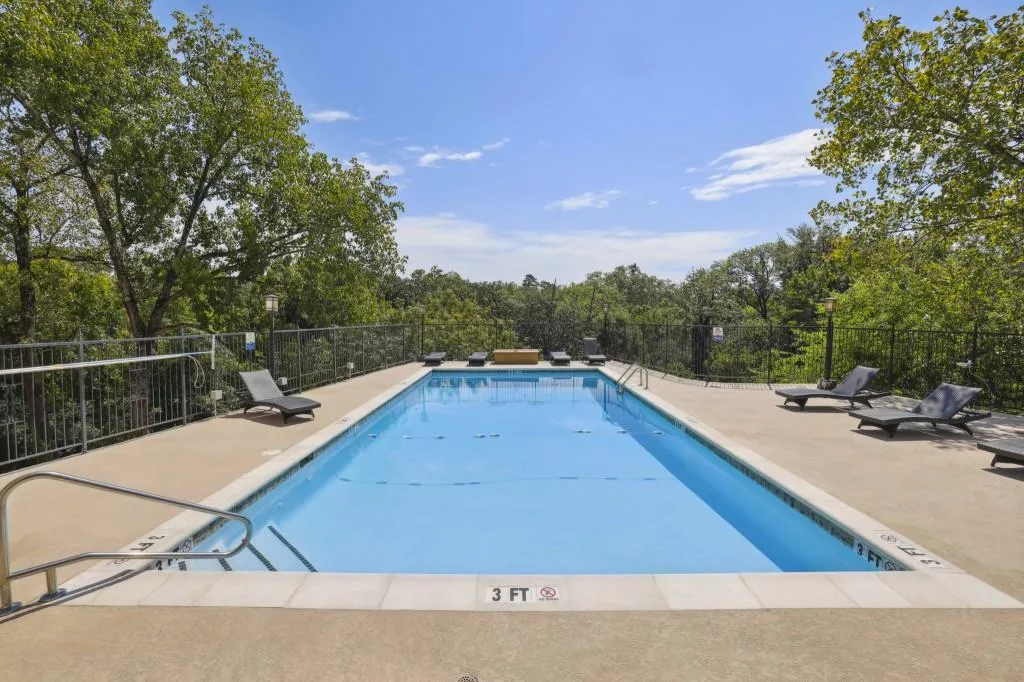 2285 Peachtree Road Ne Unit 1207, Atlanta, Georgia 30309, 1 Bedroom Bedrooms, ,1 BathroomBathrooms,Residential,For Sale,2285 Peachtree Road Ne Unit 1207,7552024
