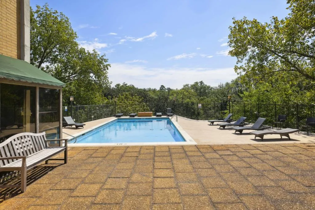 2285 Peachtree Road Ne Unit 1207, Atlanta, Georgia 30309, 1 Bedroom Bedrooms, ,1 BathroomBathrooms,Residential,For Sale,2285 Peachtree Road Ne Unit 1207,7552024