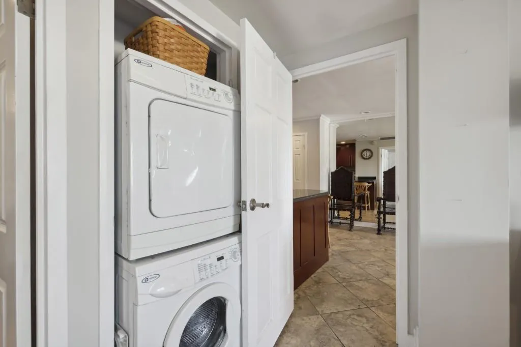2285 Peachtree Road Ne Unit 1207, Atlanta, Georgia 30309, 1 Bedroom Bedrooms, ,1 BathroomBathrooms,Residential,For Sale,2285 Peachtree Road Ne Unit 1207,7552024
