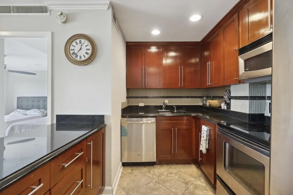 2285 Peachtree Road Ne Unit 1207, Atlanta, Georgia 30309, 1 Bedroom Bedrooms, ,1 BathroomBathrooms,Residential,For Sale,2285 Peachtree Road Ne Unit 1207,7552024