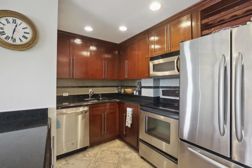 2285 Peachtree Road Ne Unit 1207, Atlanta, Georgia 30309, 1 Bedroom Bedrooms, ,1 BathroomBathrooms,Residential,For Sale,2285 Peachtree Road Ne Unit 1207,7552024