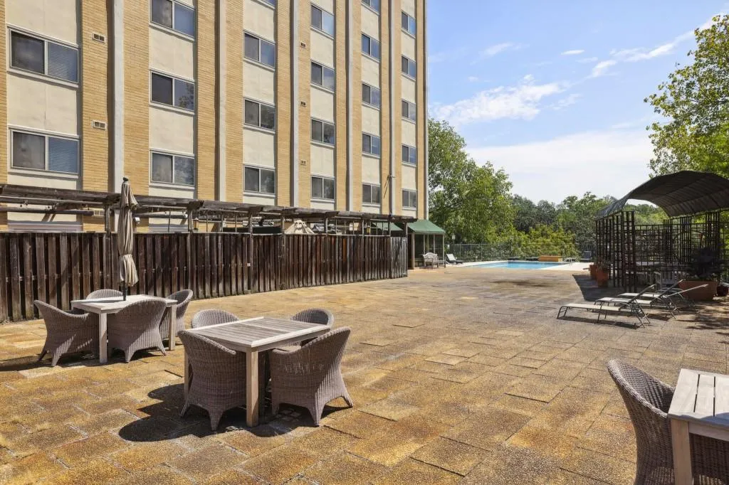 2285 Peachtree Road Ne Unit 1207, Atlanta, Georgia 30309, 1 Bedroom Bedrooms, ,1 BathroomBathrooms,Residential,For Sale,2285 Peachtree Road Ne Unit 1207,7552024