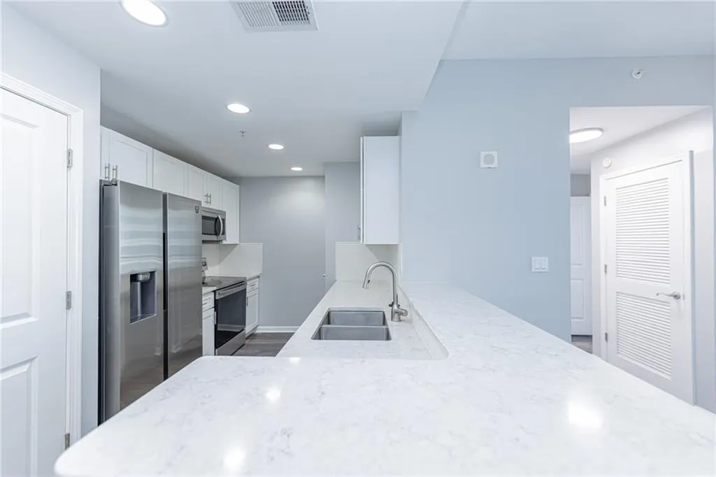 3040 Peachtree Road Nw Unit 613, Atlanta, Georgia 30305, 1 Bedroom Bedrooms, ,1 BathroomBathrooms,Residential,For Sale,3040 Peachtree Road Nw Unit 613,7645953