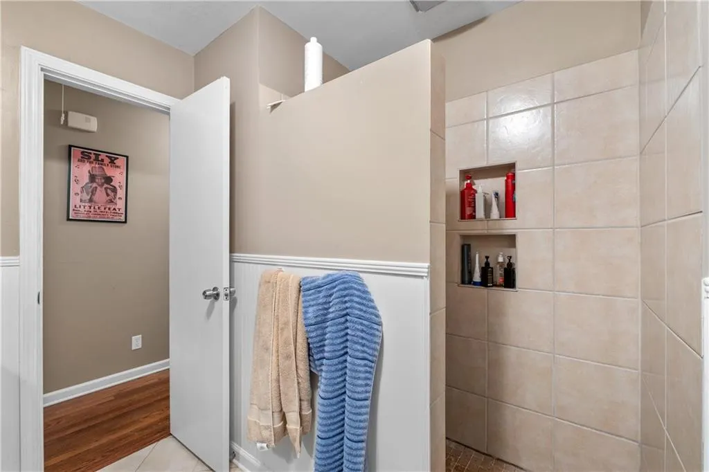 Hall shower