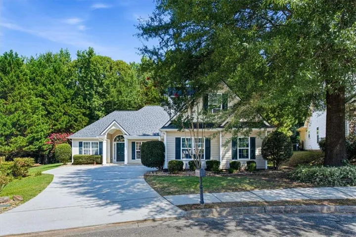 100 Avondale Circle, Newnan, Georgia 30265