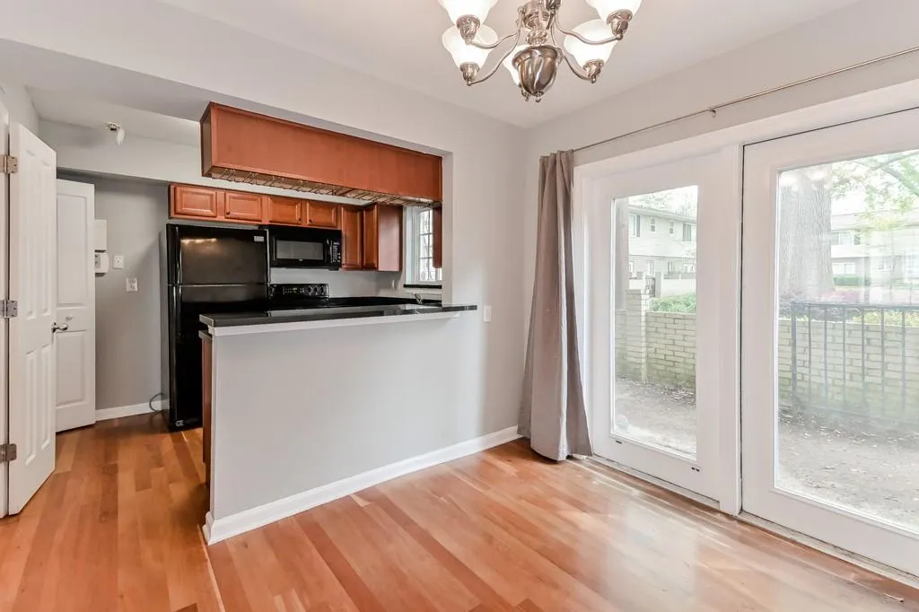 6940 Roswell Road Unit 10d, Atlanta, Georgia 30328, 2 Bedrooms Bedrooms, ,1 BathroomBathrooms,Residential,Sold,6940 Roswell Road Unit 10d,6536783