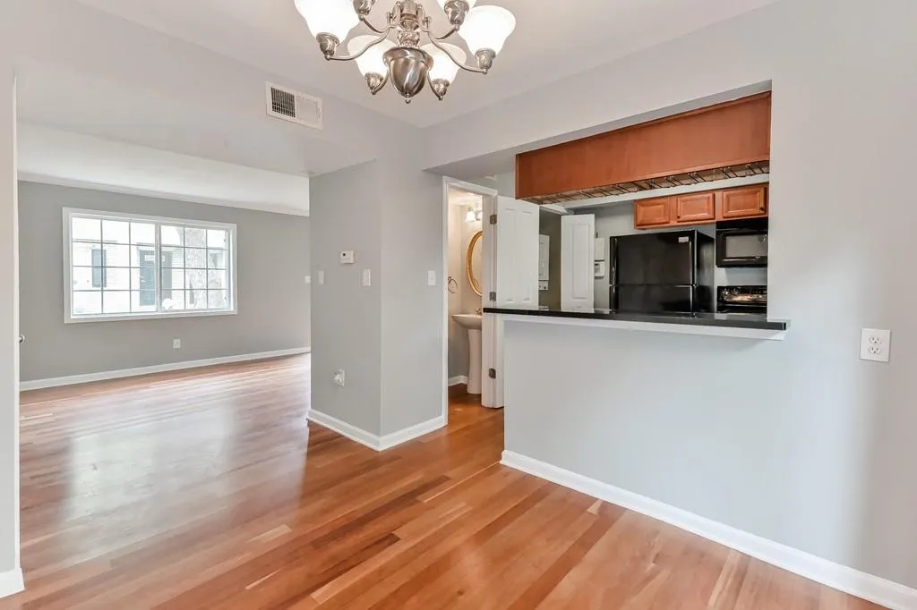 6940 Roswell Road Unit 10d, Atlanta, Georgia 30328, 2 Bedrooms Bedrooms, ,1 BathroomBathrooms,Residential,Sold,6940 Roswell Road Unit 10d,6536783