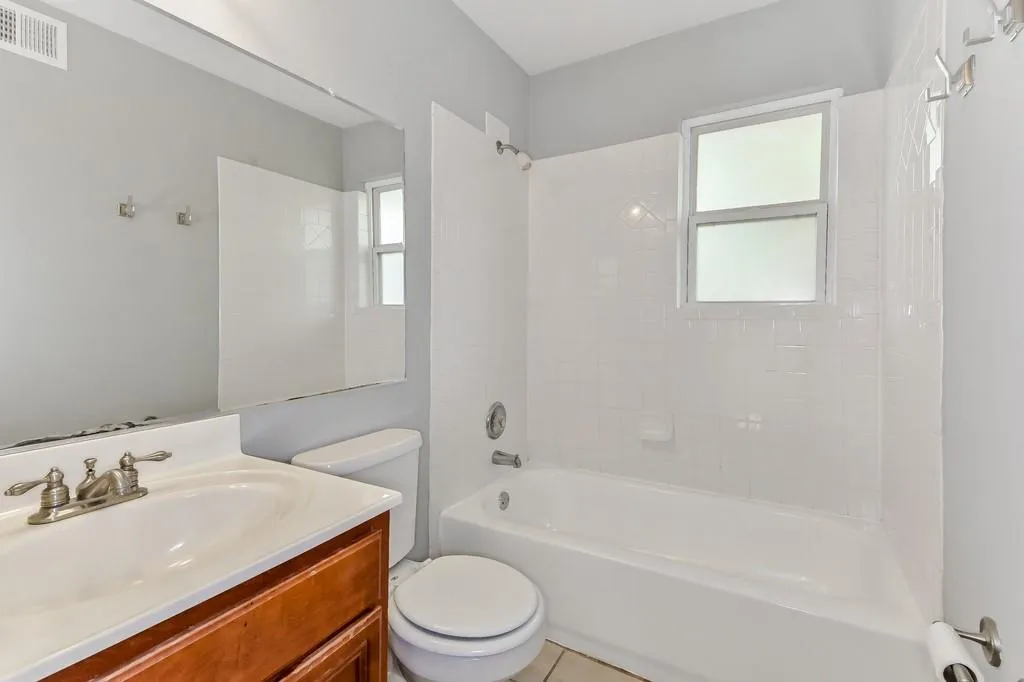 6940 Roswell Road Unit 10d, Atlanta, Georgia 30328, 2 Bedrooms Bedrooms, ,1 BathroomBathrooms,Residential,Sold,6940 Roswell Road Unit 10d,6536783