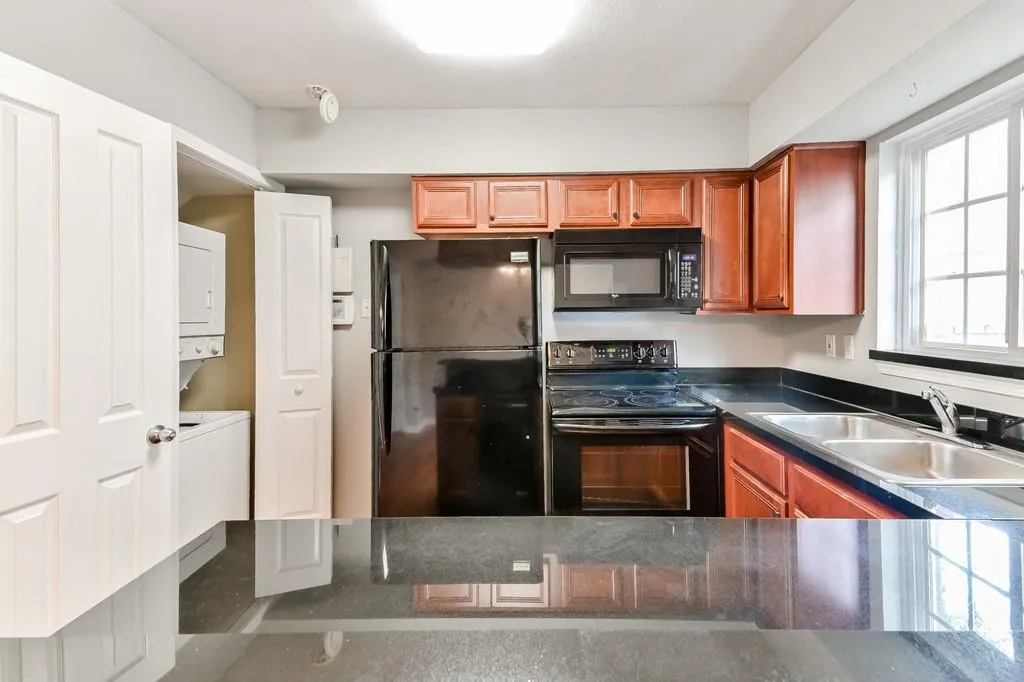 6940 Roswell Road Unit 10d, Atlanta, Georgia 30328, 2 Bedrooms Bedrooms, ,1 BathroomBathrooms,Residential,Sold,6940 Roswell Road Unit 10d,6536783