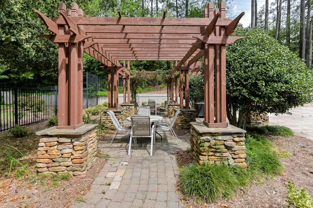 6940 Roswell Road Unit 10d, Atlanta, Georgia 30328, 2 Bedrooms Bedrooms, ,1 BathroomBathrooms,Residential,Sold,6940 Roswell Road Unit 10d,6536783