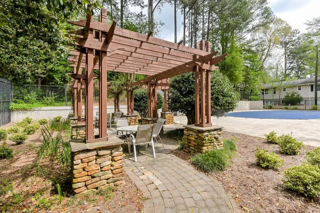 6940 Roswell Road Unit 10d, Atlanta, Georgia 30328, 2 Bedrooms Bedrooms, ,1 BathroomBathrooms,Residential,Sold,6940 Roswell Road Unit 10d,6536783