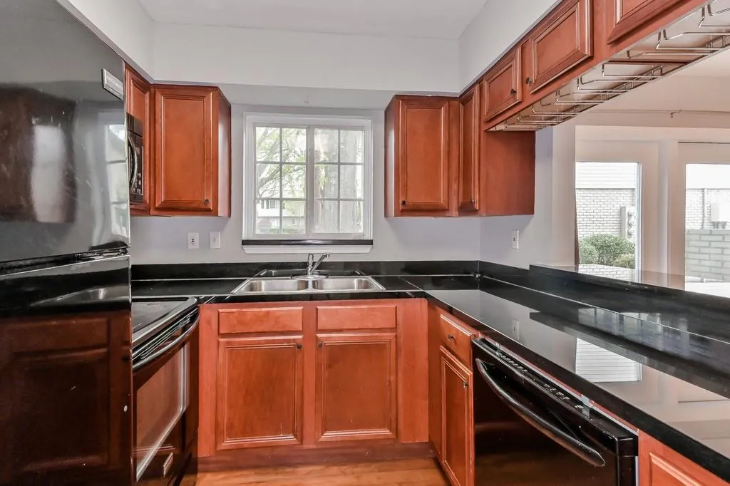 6940 Roswell Road Unit 10d, Atlanta, Georgia 30328, 2 Bedrooms Bedrooms, ,1 BathroomBathrooms,Residential,Sold,6940 Roswell Road Unit 10d,6536783