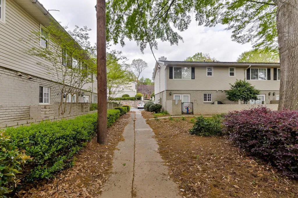 6940 Roswell Road Unit 10d, Atlanta, Georgia 30328, 2 Bedrooms Bedrooms, ,1 BathroomBathrooms,Residential,Sold,6940 Roswell Road Unit 10d,6536783