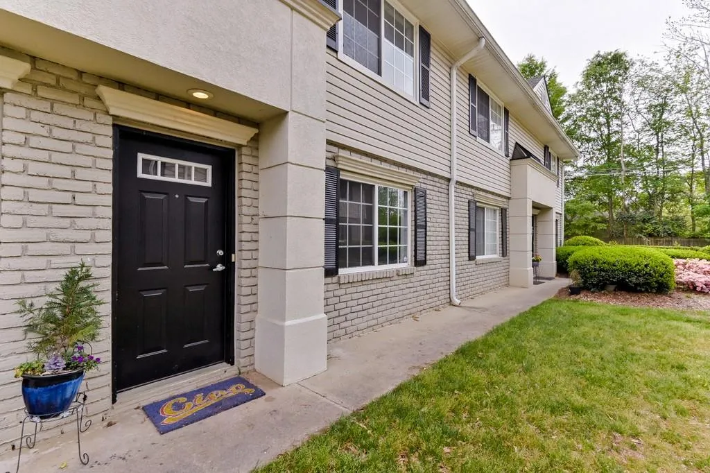 6940 Roswell Road Unit 10d, Atlanta, Georgia 30328, 2 Bedrooms Bedrooms, ,1 BathroomBathrooms,Residential,Sold,6940 Roswell Road Unit 10d,6536783