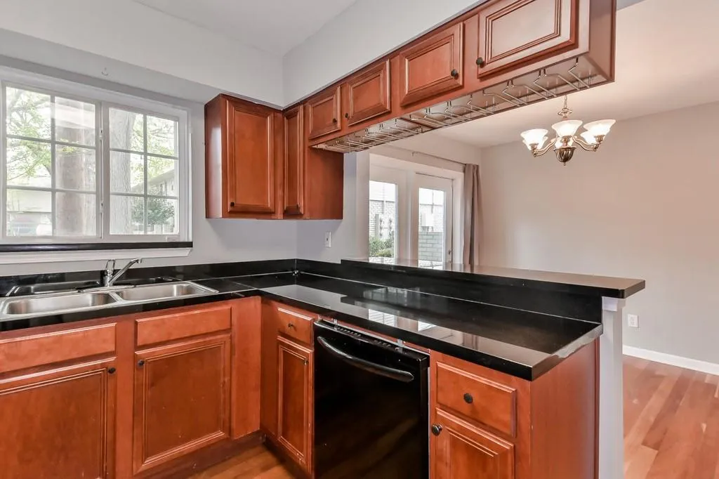 6940 Roswell Road Unit 10d, Atlanta, Georgia 30328, 2 Bedrooms Bedrooms, ,1 BathroomBathrooms,Residential,Sold,6940 Roswell Road Unit 10d,6536783