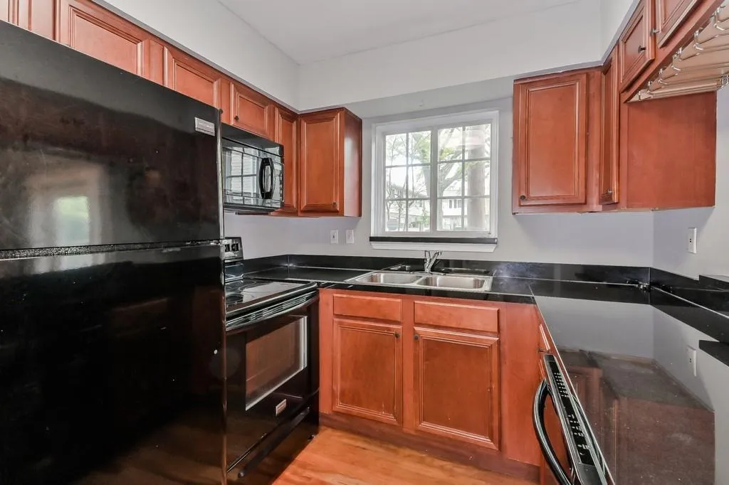 6940 Roswell Road Unit 10d, Atlanta, Georgia 30328, 2 Bedrooms Bedrooms, ,1 BathroomBathrooms,Residential,Sold,6940 Roswell Road Unit 10d,6536783