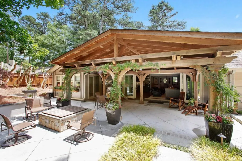 765 Weatherly Lane, Sandy Springs, Georgia 30328, 5 Bedrooms Bedrooms, ,4 BathroomsBathrooms,Residential,Sold,765 Weatherly Lane,6568642