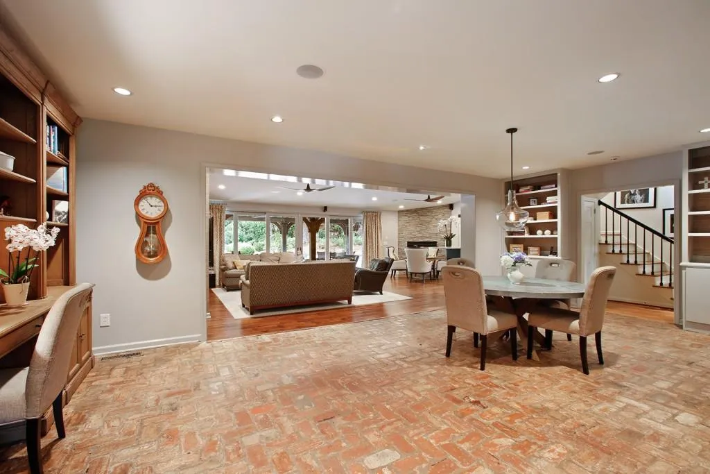 765 Weatherly Lane, Sandy Springs, Georgia 30328, 5 Bedrooms Bedrooms, ,4 BathroomsBathrooms,Residential,Sold,765 Weatherly Lane,6568642