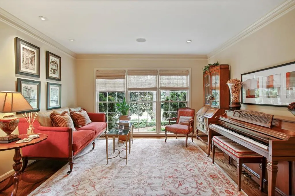 765 Weatherly Lane, Sandy Springs, Georgia 30328, 5 Bedrooms Bedrooms, ,4 BathroomsBathrooms,Residential,Sold,765 Weatherly Lane,6568642