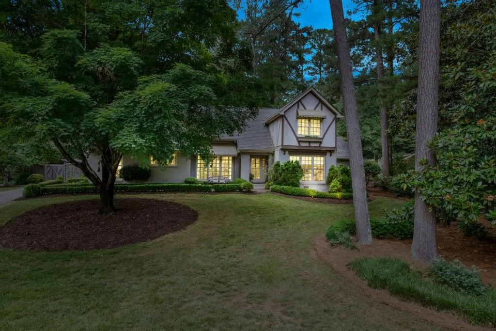 765 Weatherly Lane, Sandy Springs, Georgia 30328, 5 Bedrooms Bedrooms, ,4 BathroomsBathrooms,Residential,Sold,765 Weatherly Lane,6568642