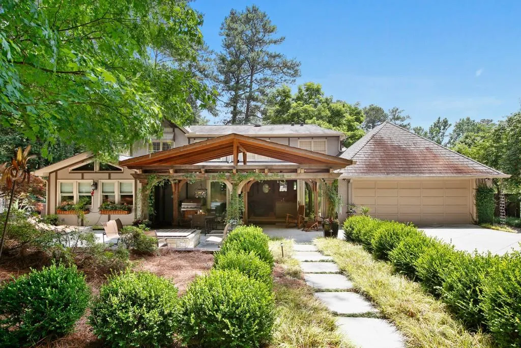 765 Weatherly Lane, Sandy Springs, Georgia 30328, 5 Bedrooms Bedrooms, ,4 BathroomsBathrooms,Residential,Sold,765 Weatherly Lane,6568642