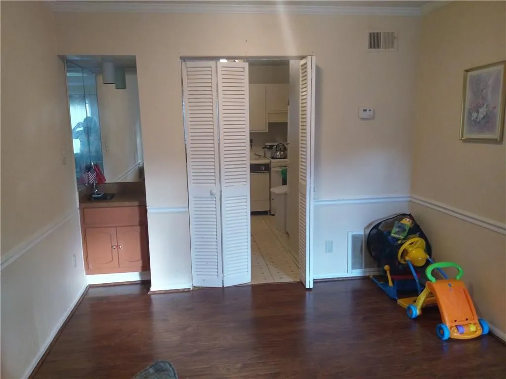 5565 Kingsport Drive Unit 21, Atlanta, Georgia 30342, 2 Bedrooms Bedrooms, ,1 BathroomBathrooms,Residential,Sold,5565 Kingsport Drive Unit 21,5800956