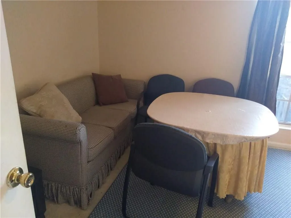 5565 Kingsport Drive Unit 21, Atlanta, Georgia 30342, 2 Bedrooms Bedrooms, ,1 BathroomBathrooms,Residential,Sold,5565 Kingsport Drive Unit 21,5800956