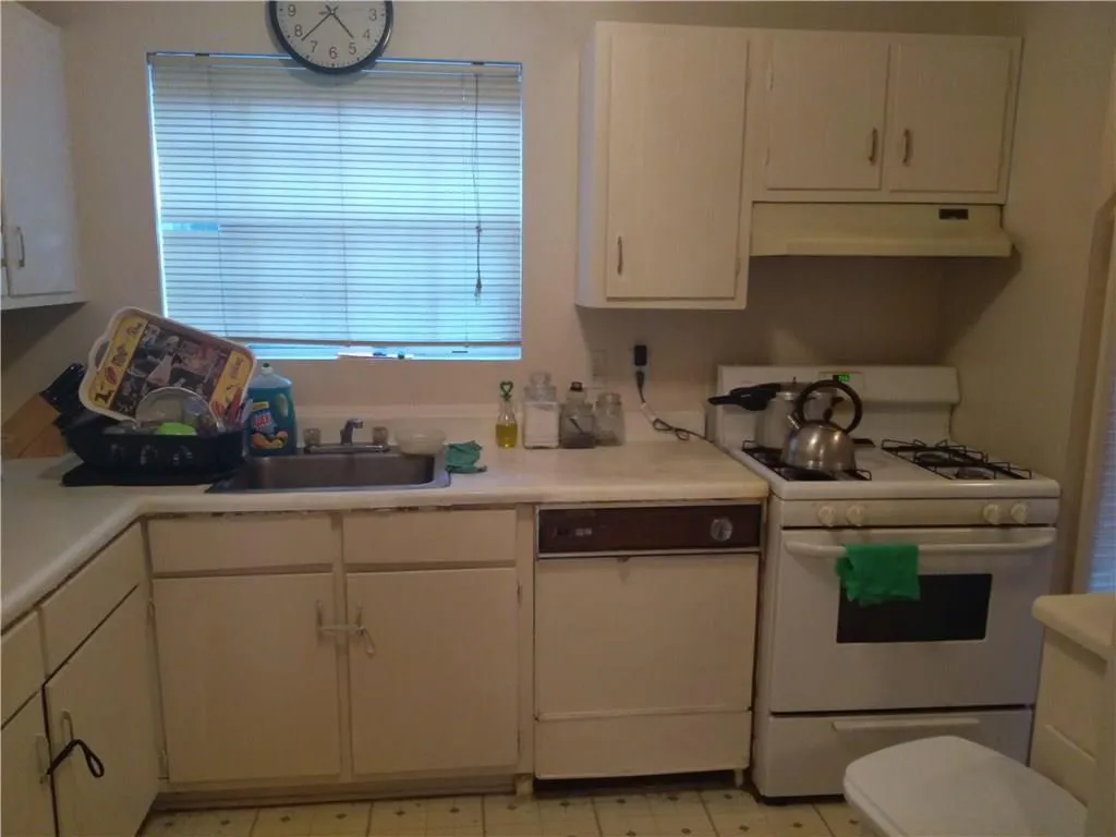 5565 Kingsport Drive Unit 21, Atlanta, Georgia 30342, 2 Bedrooms Bedrooms, ,1 BathroomBathrooms,Residential,Sold,5565 Kingsport Drive Unit 21,5800956