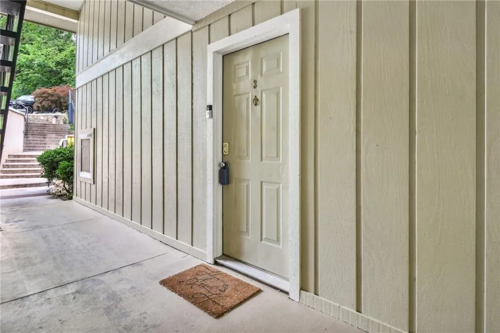 5149 Roswell Road Unit 3, Atlanta, Georgia 30342, 2 Bedrooms Bedrooms, ,1 BathroomBathrooms,Residential,Sold,5149 Roswell Road Unit 3,7388049