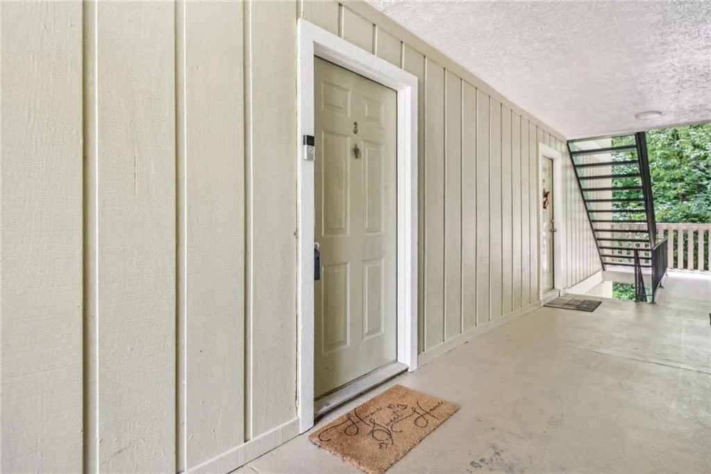 5149 Roswell Road Unit 3, Atlanta, Georgia 30342, 2 Bedrooms Bedrooms, ,1 BathroomBathrooms,Residential,Sold,5149 Roswell Road Unit 3,7388049