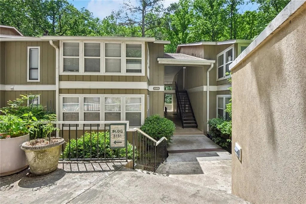 5149 Roswell Road Unit 3, Atlanta, Georgia 30342, 2 Bedrooms Bedrooms, ,1 BathroomBathrooms,Residential,Sold,5149 Roswell Road Unit 3,7388049
