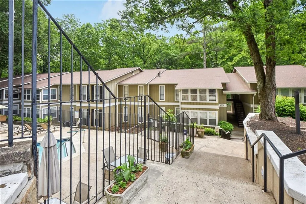 5149 Roswell Road Unit 3, Atlanta, Georgia 30342, 2 Bedrooms Bedrooms, ,1 BathroomBathrooms,Residential,Sold,5149 Roswell Road Unit 3,7388049