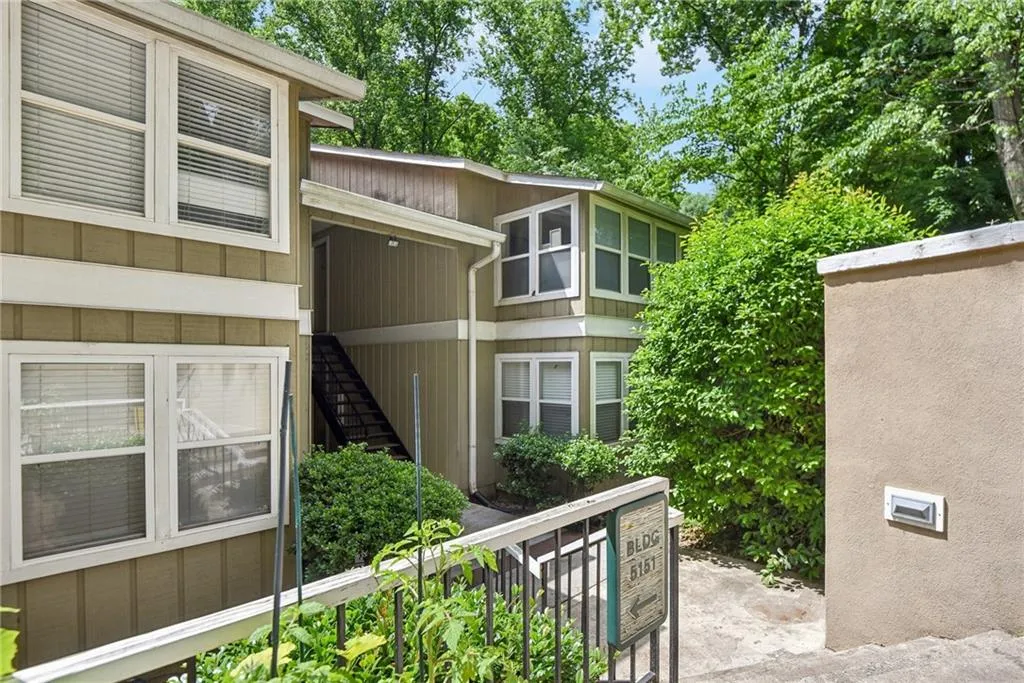 5149 Roswell Road Unit 3, Atlanta, Georgia 30342, 2 Bedrooms Bedrooms, ,1 BathroomBathrooms,Residential,Sold,5149 Roswell Road Unit 3,7388049