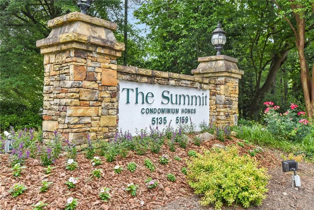 5149 Roswell Road Unit 3, Atlanta, Georgia 30342, 2 Bedrooms Bedrooms, ,1 BathroomBathrooms,Residential,Sold,5149 Roswell Road Unit 3,7388049
