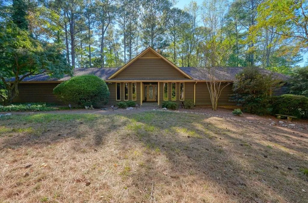 2615 Spalding Drive, Atlanta, Georgia 30350, 5 Bedrooms Bedrooms, ,5 BathroomsBathrooms,Residential,For Sale,2615 Spalding Drive,7665627