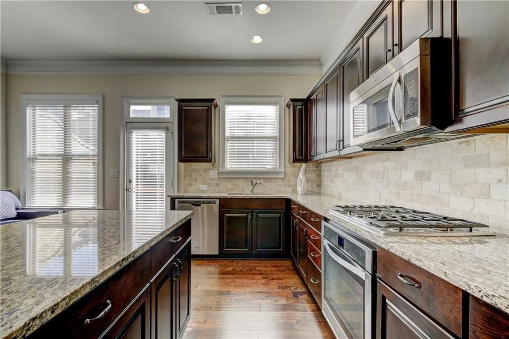 318 Alderwood Lane Lane, Atlanta, Georgia 30328, 3 Bedrooms Bedrooms, ,3 BathroomsBathrooms,Residential,Sold,318 Alderwood Lane Lane,6102886