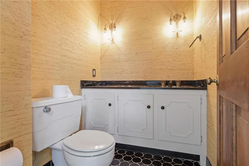 1/2 bath in Sunroom