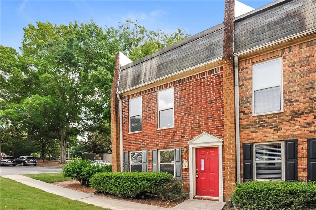 155 N River Drive Unit A, Atlanta, Georgia 30350, 2 Bedrooms Bedrooms, ,2 BathroomsBathrooms,Residential,Sold,155 N River Drive Unit A,7061286