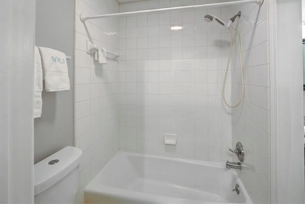 103 De Arc Place Nw, Atlanta, Georgia 30327, 1 Bedroom Bedrooms, ,1 BathroomBathrooms,Residential,Sold,103 De Arc Place Nw,5743003