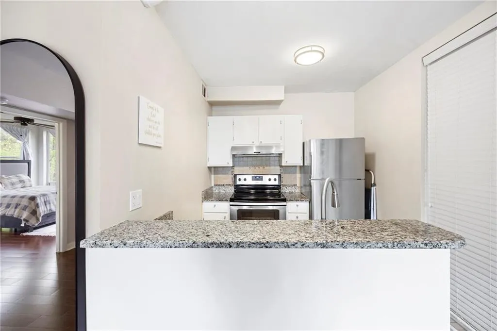 287 14th Street Nw Unit 8, Atlanta, Georgia 30318, 2 Bedrooms Bedrooms, ,1 BathroomBathrooms,Residential,Sold,287 14th Street Nw Unit 8,7555465
