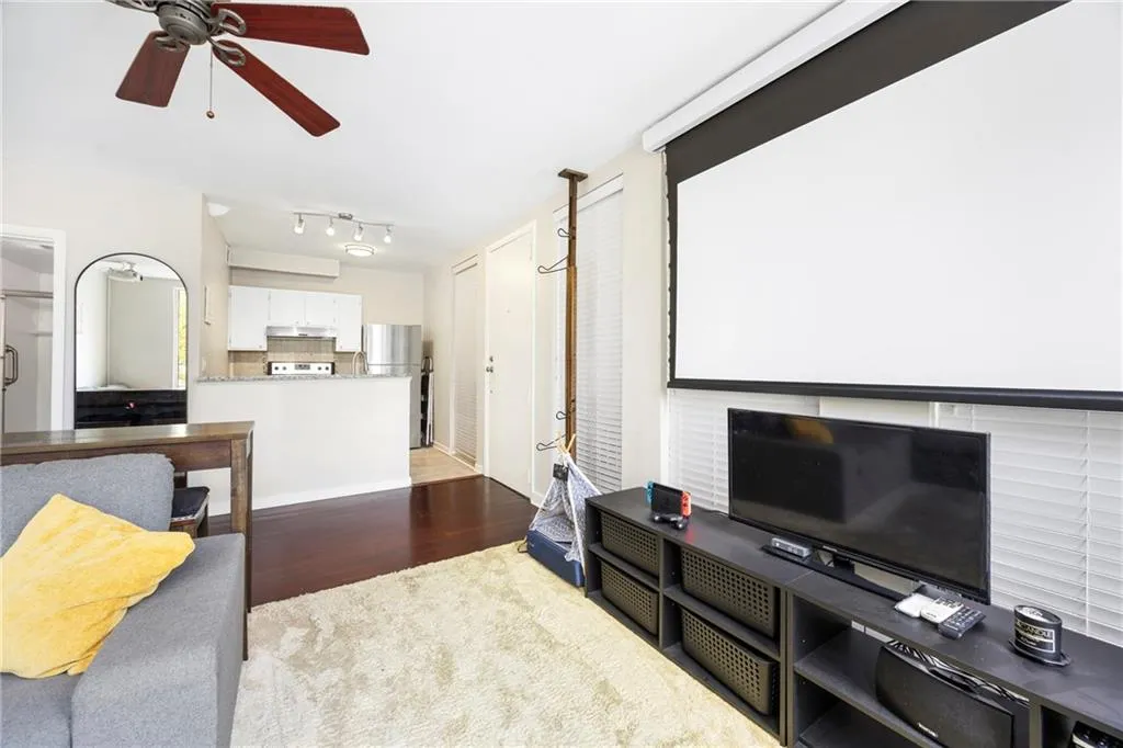 287 14th Street Nw Unit 8, Atlanta, Georgia 30318, 2 Bedrooms Bedrooms, ,1 BathroomBathrooms,Residential,Sold,287 14th Street Nw Unit 8,7555465