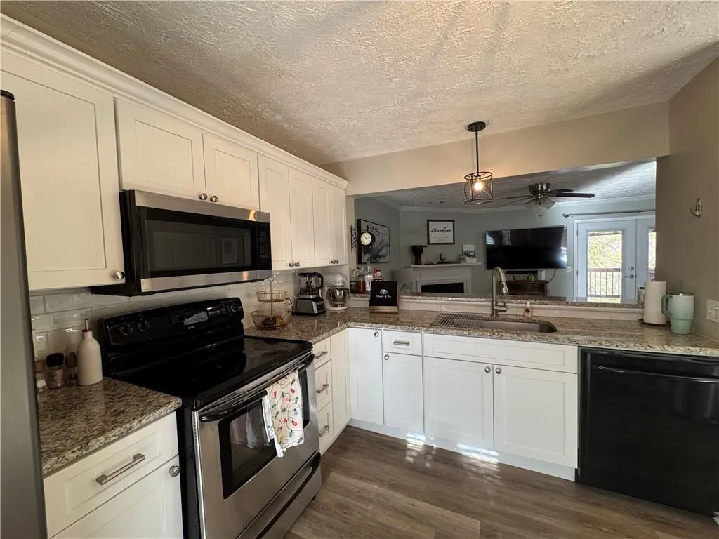 2104 Queen Anne Court, Sandy Springs, Georgia 30350, 3 Bedrooms Bedrooms, ,3 BathroomsBathrooms,Residential,For Sale,2104 Queen Anne Court,7682252