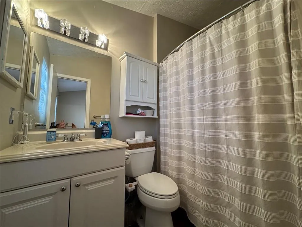 2104 Queen Anne Court, Sandy Springs, Georgia 30350, 3 Bedrooms Bedrooms, ,3 BathroomsBathrooms,Residential,For Sale,2104 Queen Anne Court,7682252