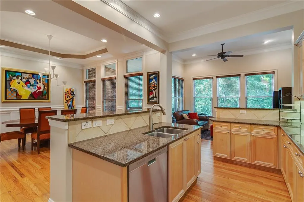5964 Reddington Way, Sandy Springs, Georgia 30328, 3 Bedrooms Bedrooms, ,3 BathroomsBathrooms,Residential,Sold,5964 Reddington Way,6066702
