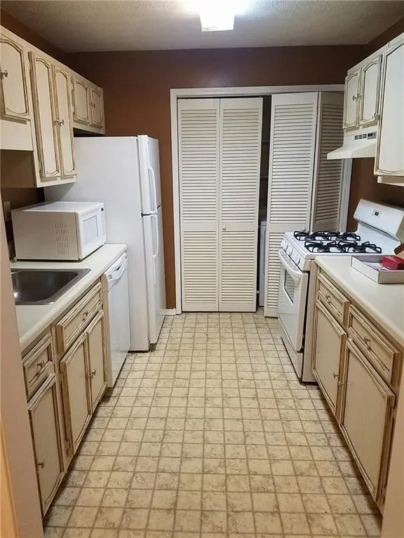 405 Natchez Trace Unit 405, Sandy Springs, Georgia 30350, 2 Bedrooms Bedrooms, ,2 BathroomsBathrooms,Residential,Sold,405 Natchez Trace Unit 405,5729158