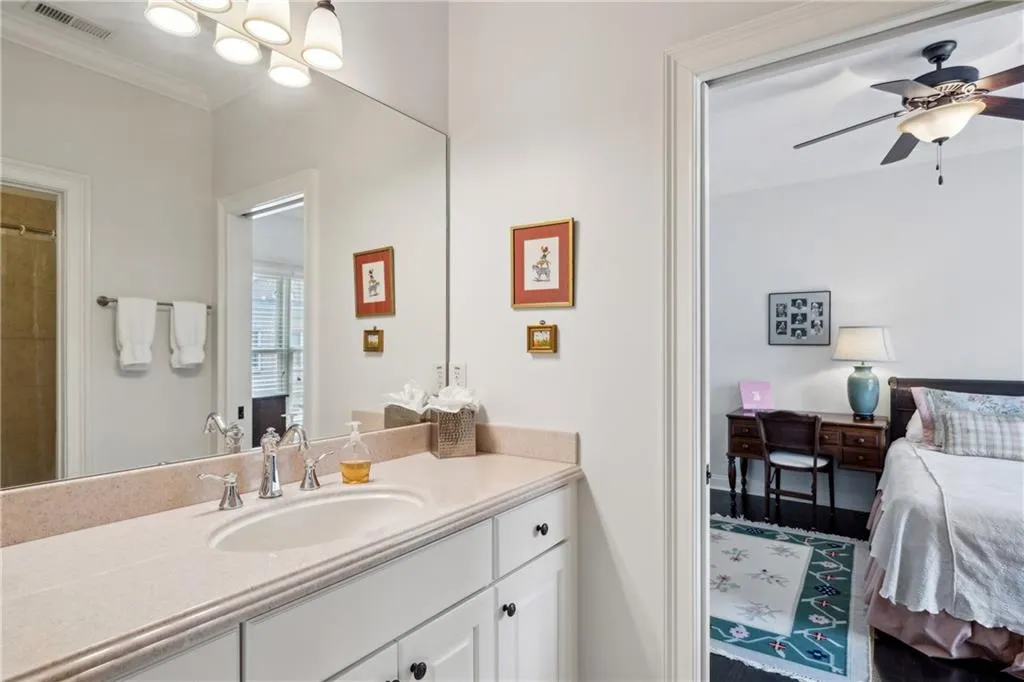 3585 Roxboro Road Ne Unit 2, Atlanta, Georgia 30326, 3 Bedrooms Bedrooms, ,2 BathroomsBathrooms,Residential,For Sale,3585 Roxboro Road Ne Unit 2,7642960